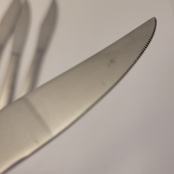 Set of 5 Solid Stainless Steel Dinner Steak Knives Japan Serrated Edge Pre-Owned - Picture 8 of 8